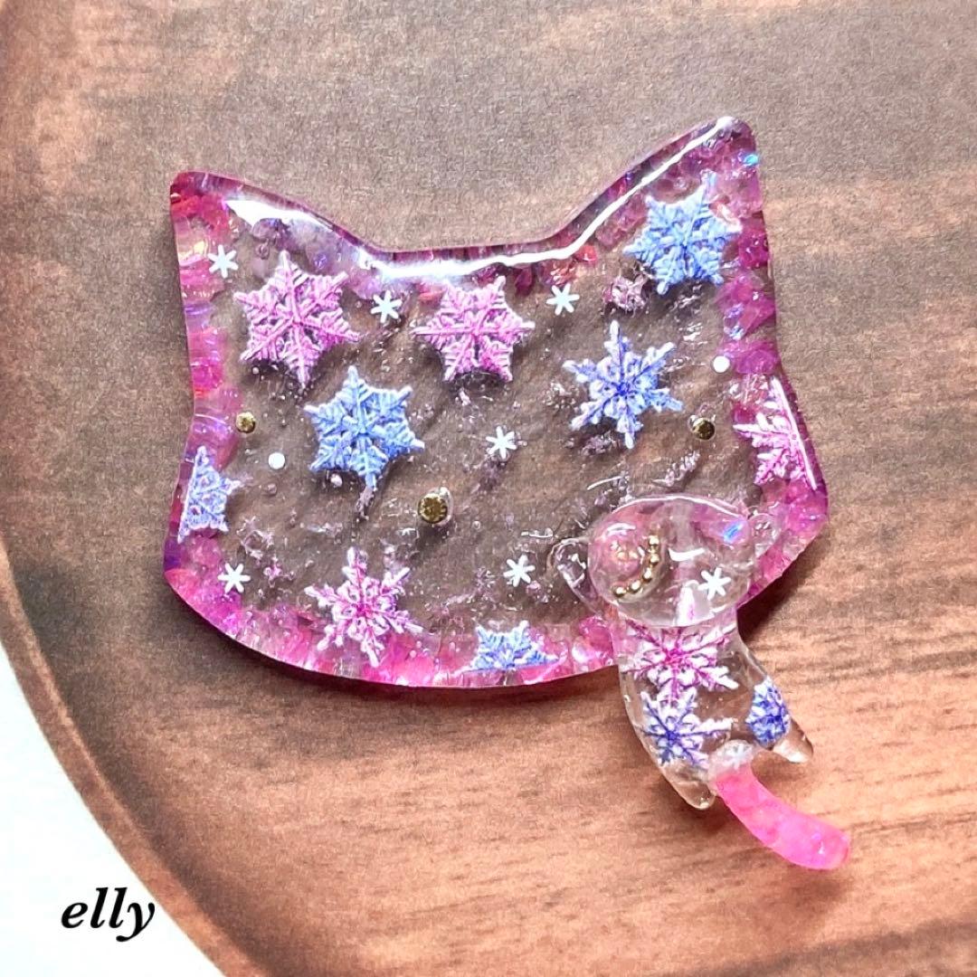 【sawasawa様】天然石　光る雪　月　とびつき猫　レジン　チャーム