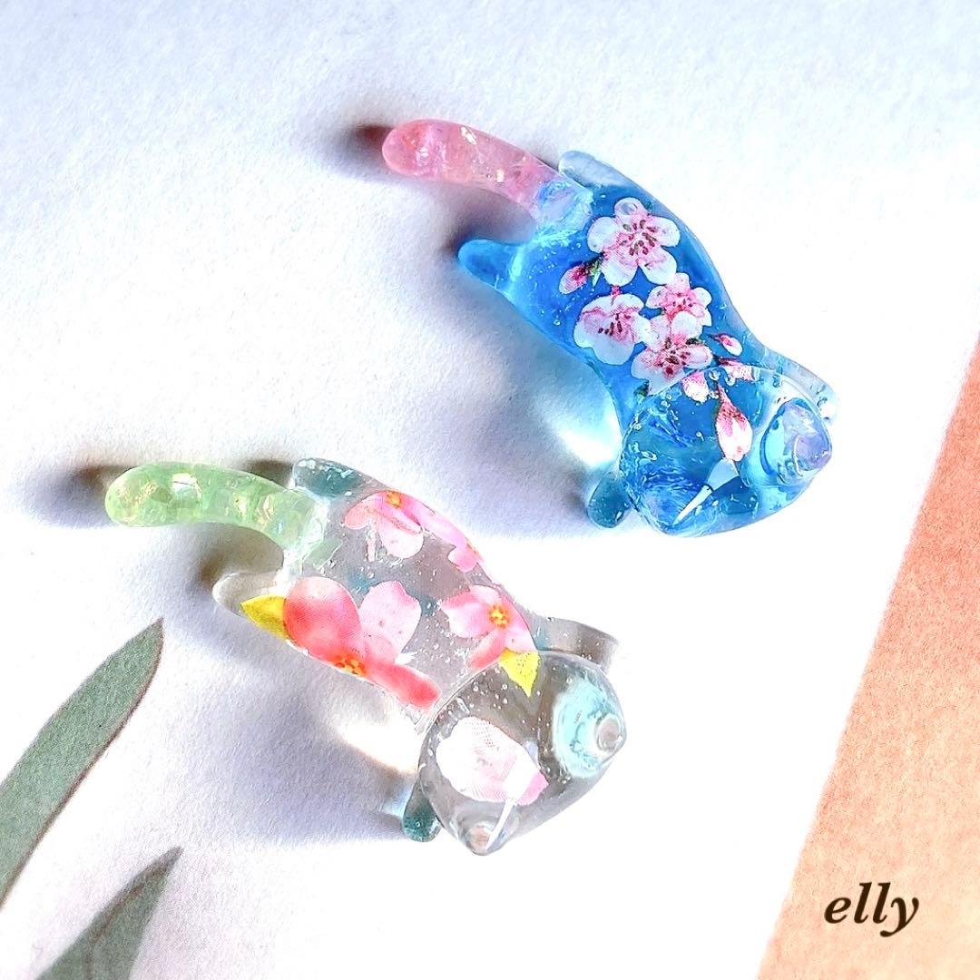 【sawasawa様】天然石　光る雪　月　とびつき猫　レジン　チャーム