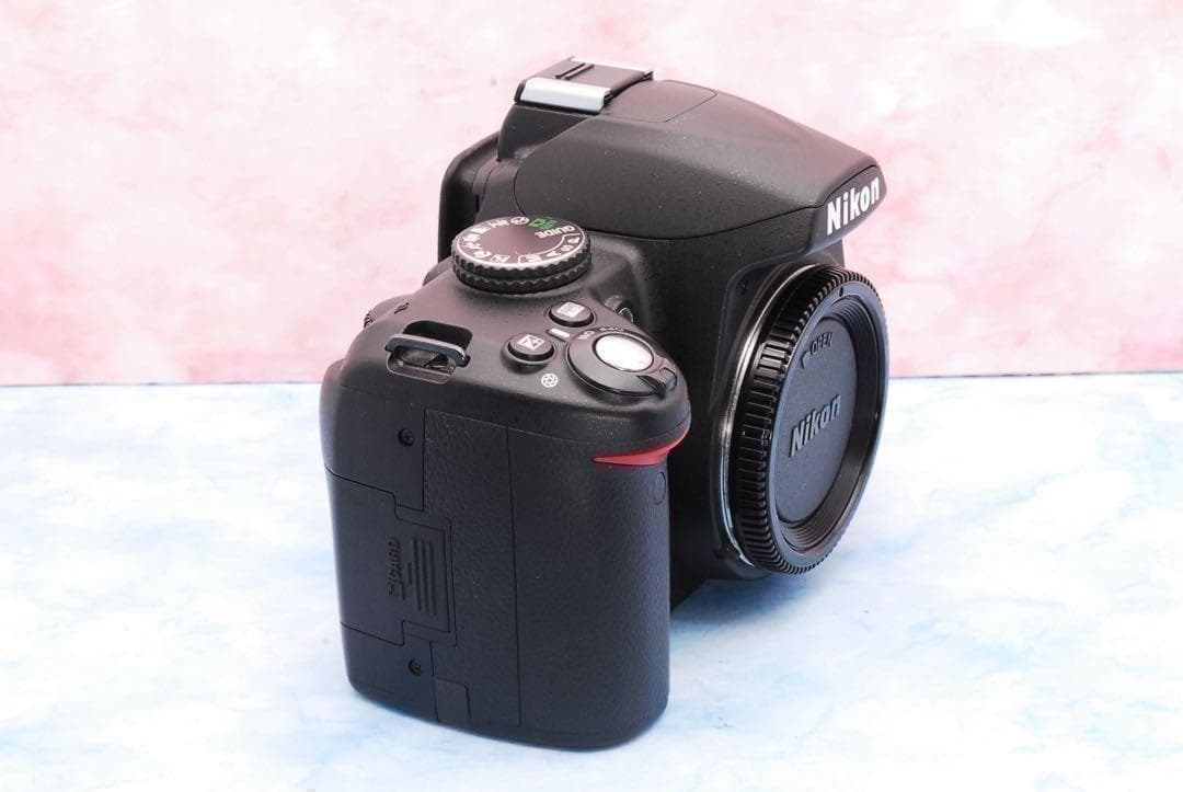 ニコン D3000★実用品★一眼レフカメラ★手ぶれ補正Wレンズのおすすめ品！