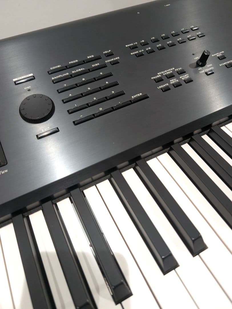 KORG KRONOS-73 完動品 キャスター付ケース＆シールド付属
