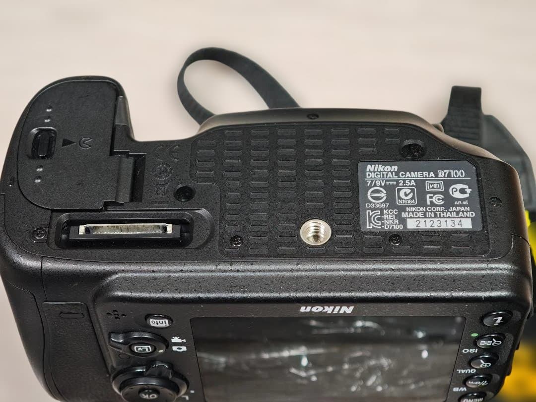 ニコン　Nikon　D7100　ボディ　バッテリー有　【中古】