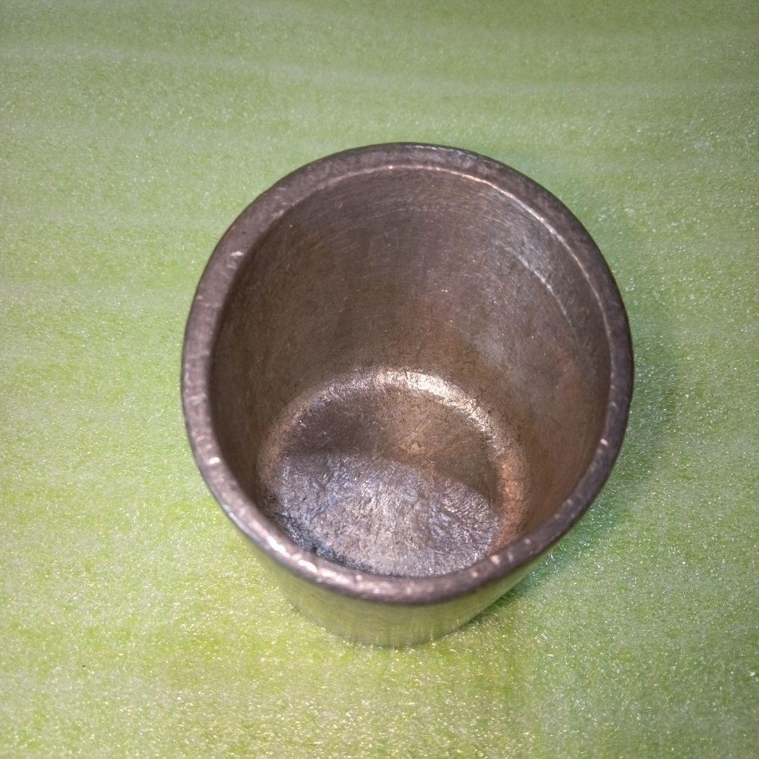 詳細不明の小物入れと思われるもの　素材不明（錫（すず）？　アルミ？　金属？）