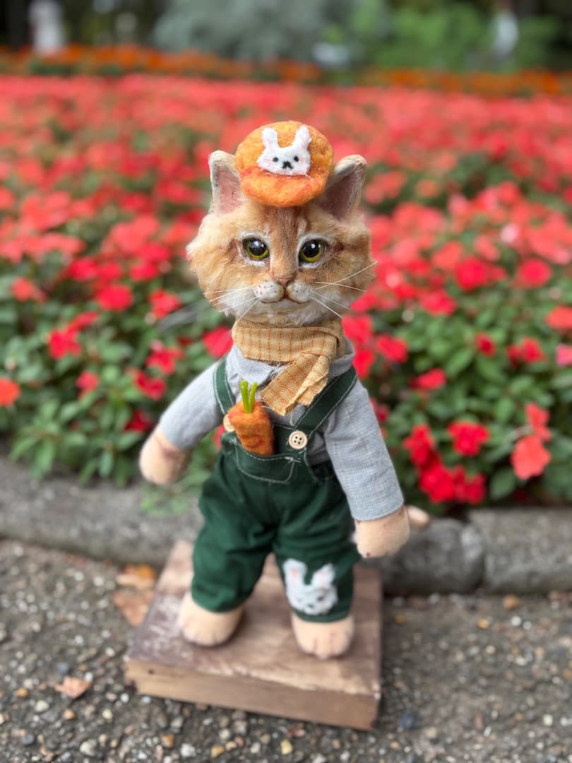 お散歩猫アートドール　【ハンドメイド】猫　ぬいぐるみ　羊毛フェルト