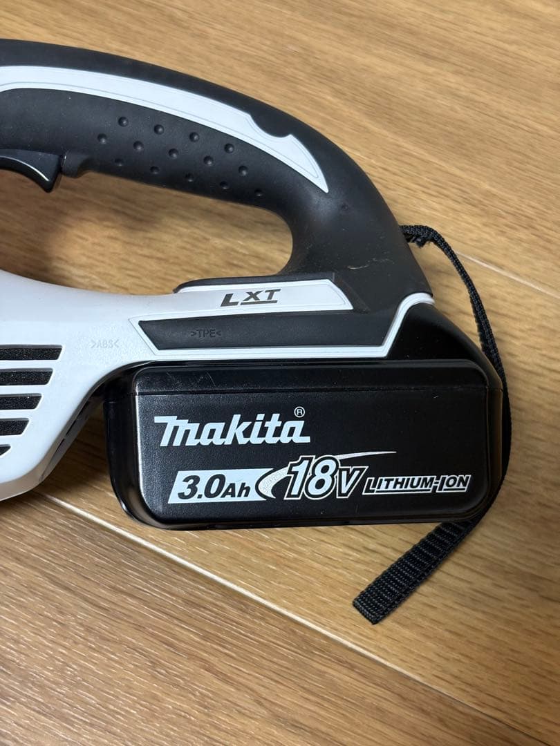 makita 18V掃除機 純正3.0Ahバッテリーと充電器付　多数オプション