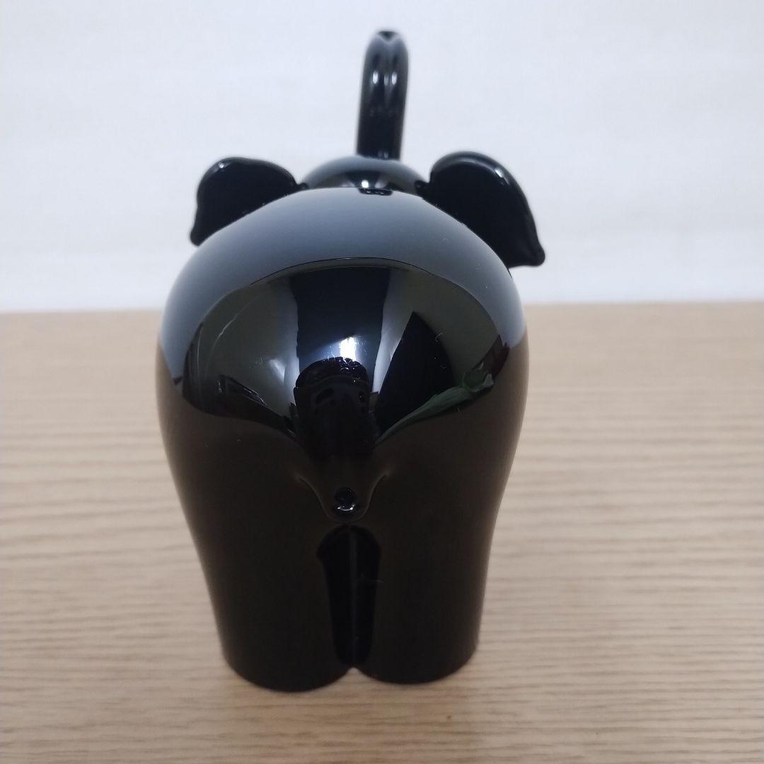黒い象の彫刻