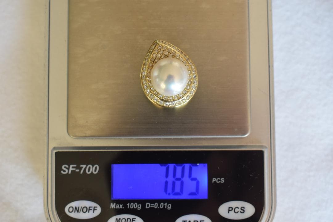 【新品】１８Ｋ　豪華なパールペンダントトップ　ダイヤ付き