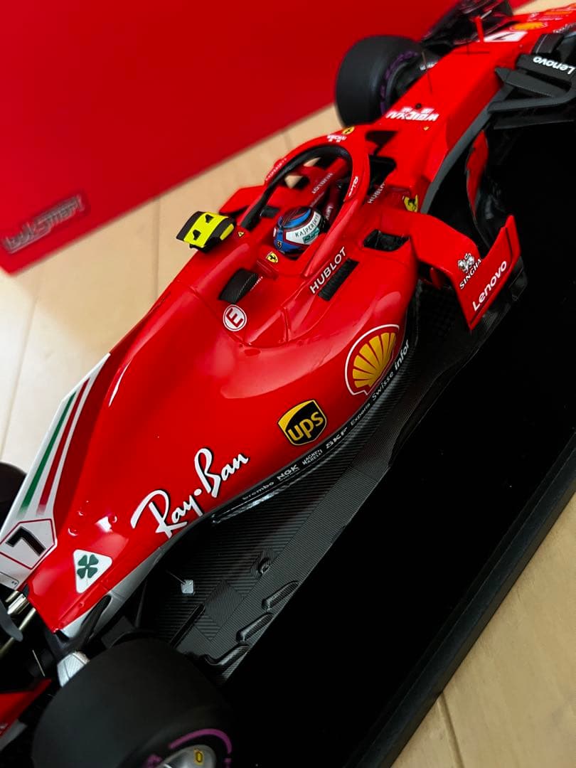 美品 1/18 ルックスマート ライコネン フェラーリ SF71-H 2018