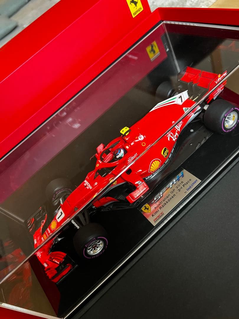 美品 1/18 ルックスマート ライコネン フェラーリ SF71-H 2018