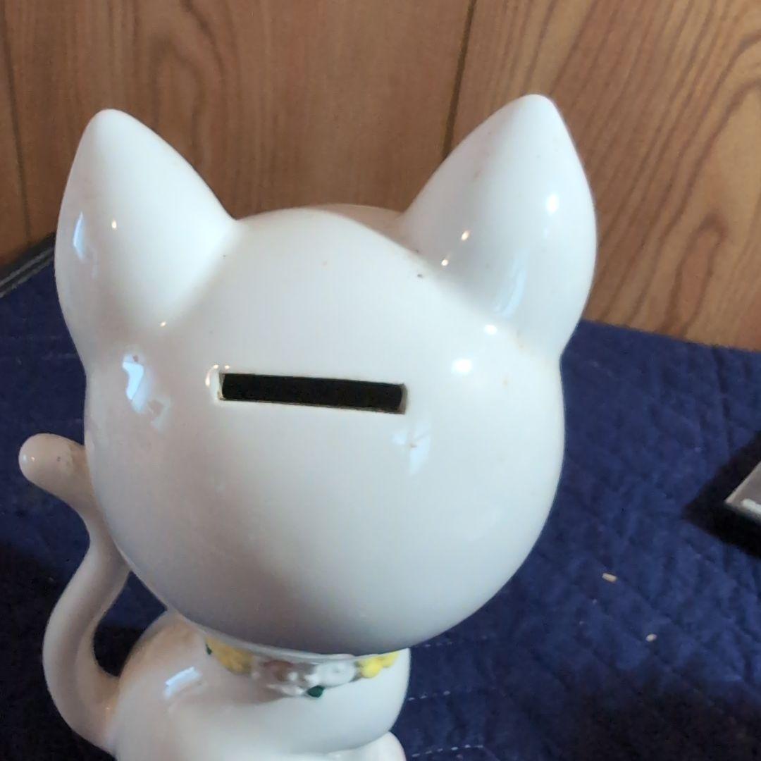 内藤ルネ　白い猫の貯金箱 花柄の首輪付き