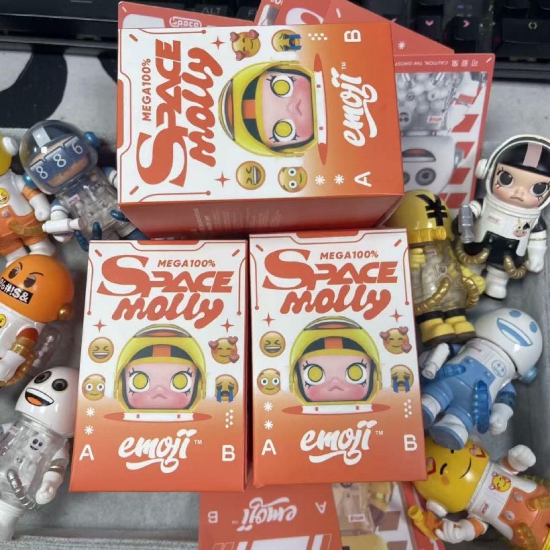 SPACE MOLLY TOFFEE POP MART 四代