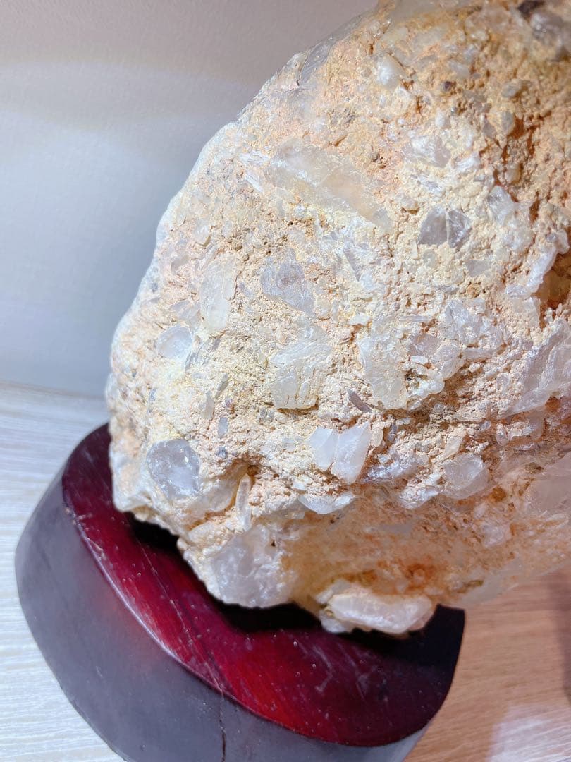 水晶　原石　5.5kg 木製台座付き