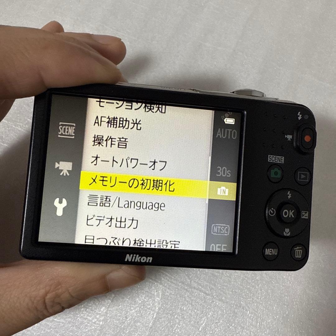 ❗️激安価格❗️デジカメ　本体　Nikon Coolpix L30