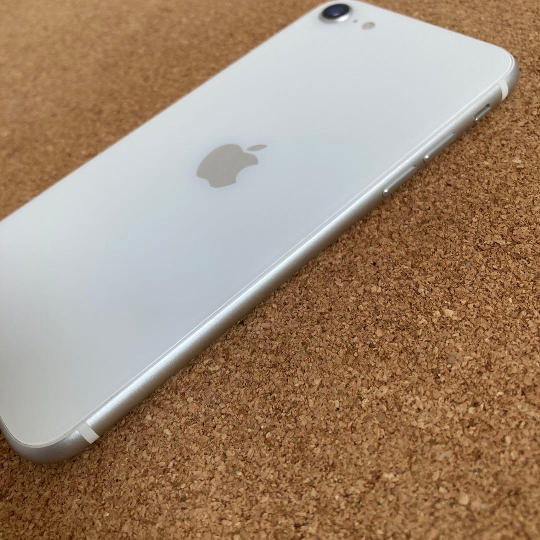 4175【早い者勝ち】美品☆電池新品☆iPhoneSE2 64GB SIMフリー