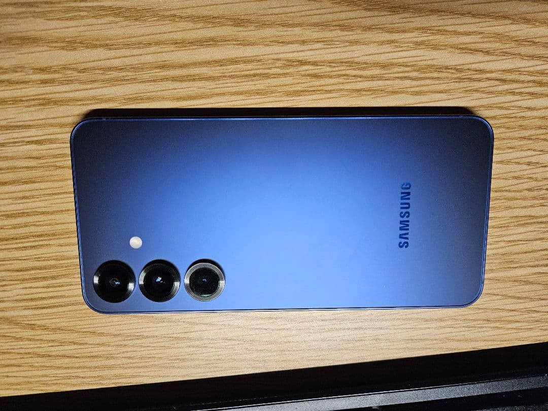 Samsung Galaxy S25 本体 シリコンケース付き　12+128gb