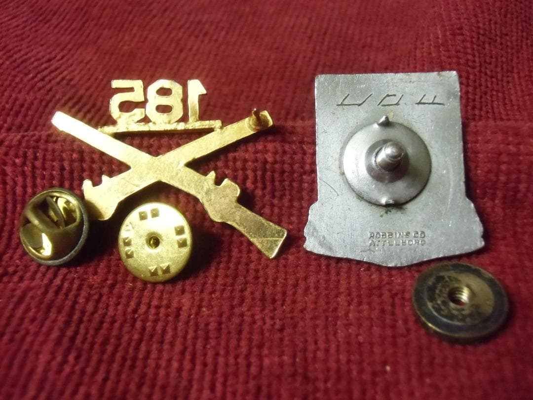 ★アメリカ軍＊１９４０年代＊陸軍＊第１８５歩兵連隊ＤＩバッジ＋将校兵科章（実物）