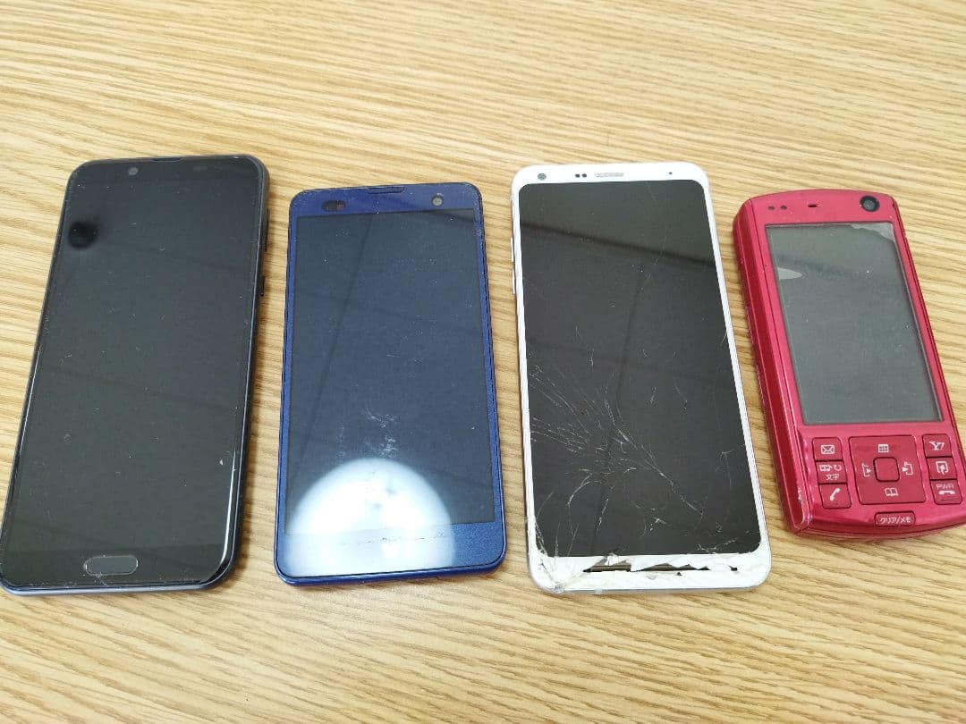 【0220D】携帯電話　ガラケー　AQUOS docomo他　16点　スマホ