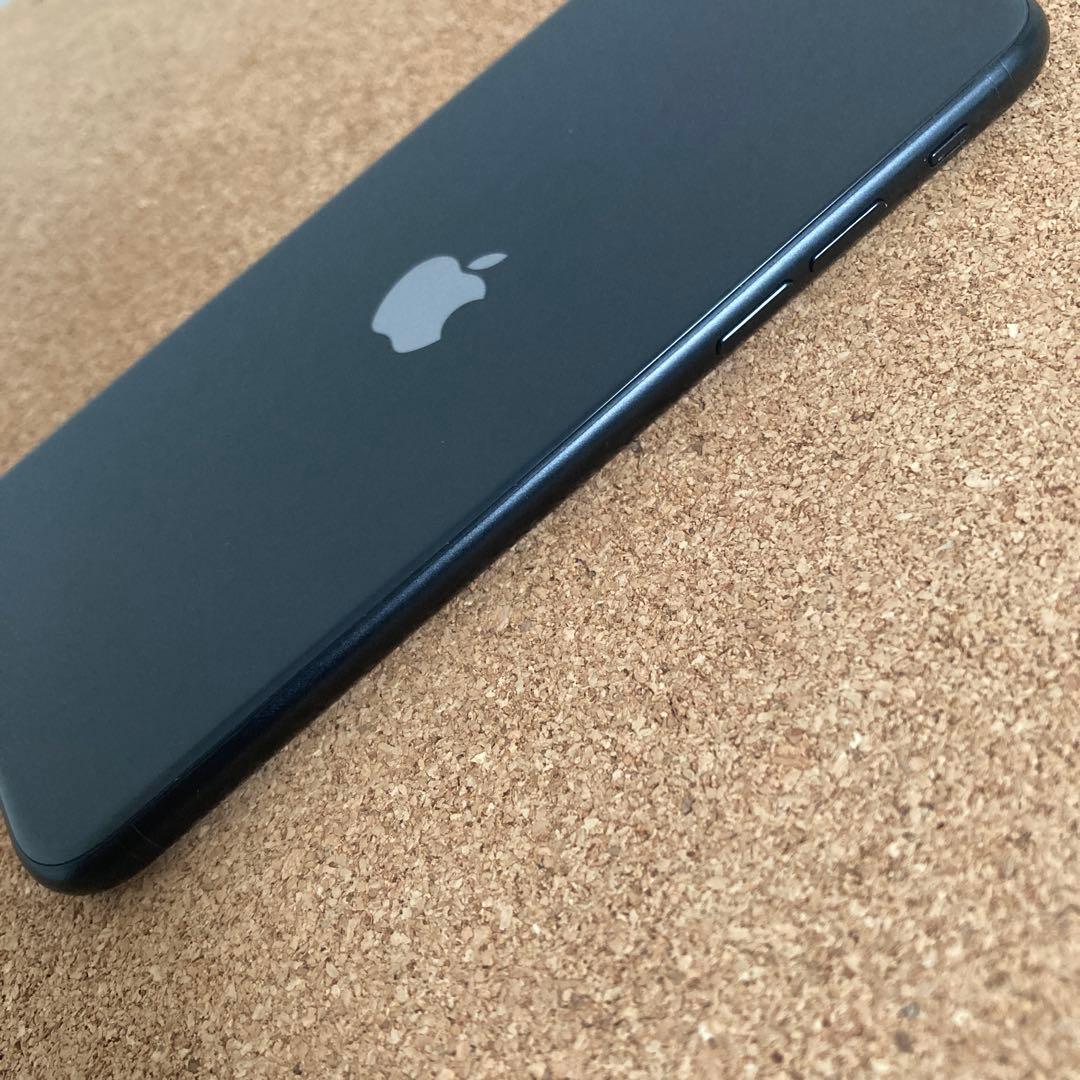 4128 電池新品☆比較的美品☆iPhoneSE2 64GB SIMフリー☆