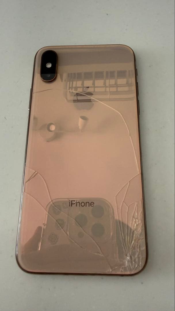 最終値下げ！iPhone Xsゴールド 背面ひび割れあり　64GB