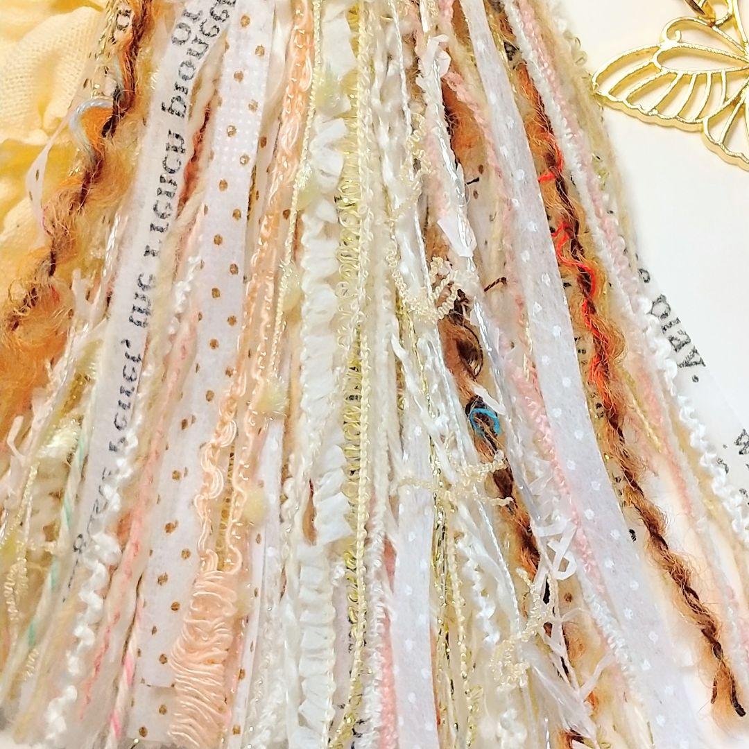 SOLD◆ハンドメイド タッセル チャーム 引き揃え糸 カフェ 蝶 革タグ 白