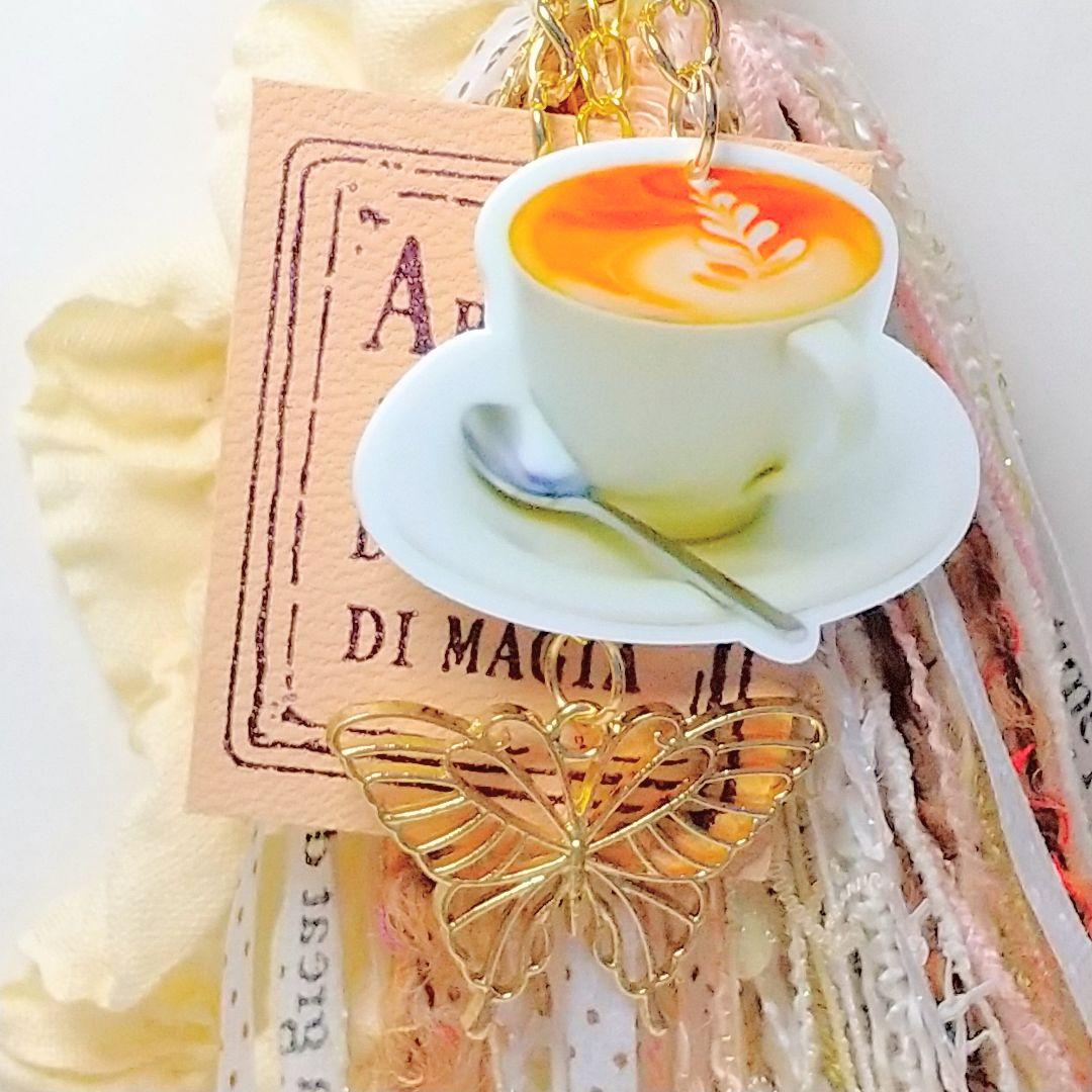 SOLD◆ハンドメイド タッセル チャーム 引き揃え糸 カフェ 蝶 革タグ 白