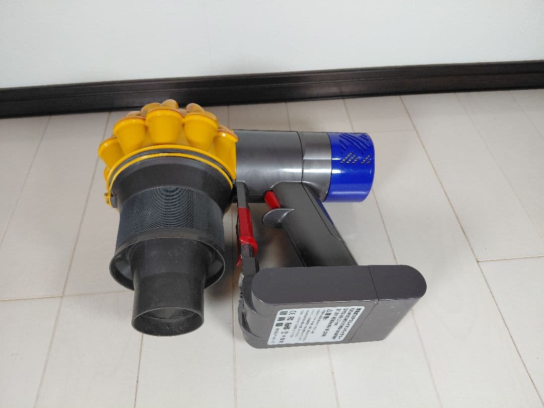 Dyson V6 コードレス掃除機 サイクロン式 スタンド付き
