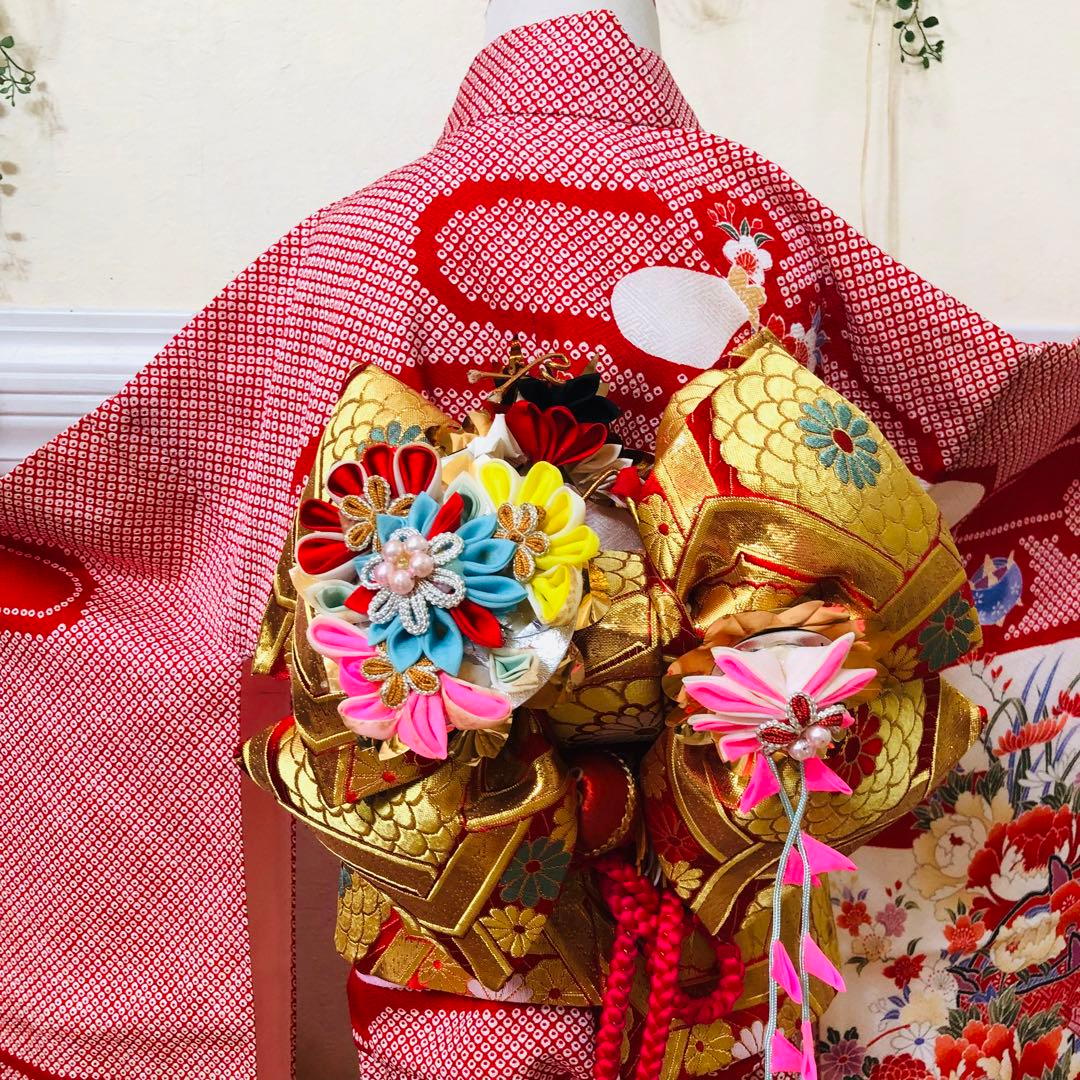 七五三 七歳‼️正絹絞り豪華絢爛‼️手毬花々金彩煌びやか際立つ銘品‼️作り帯楽々人気