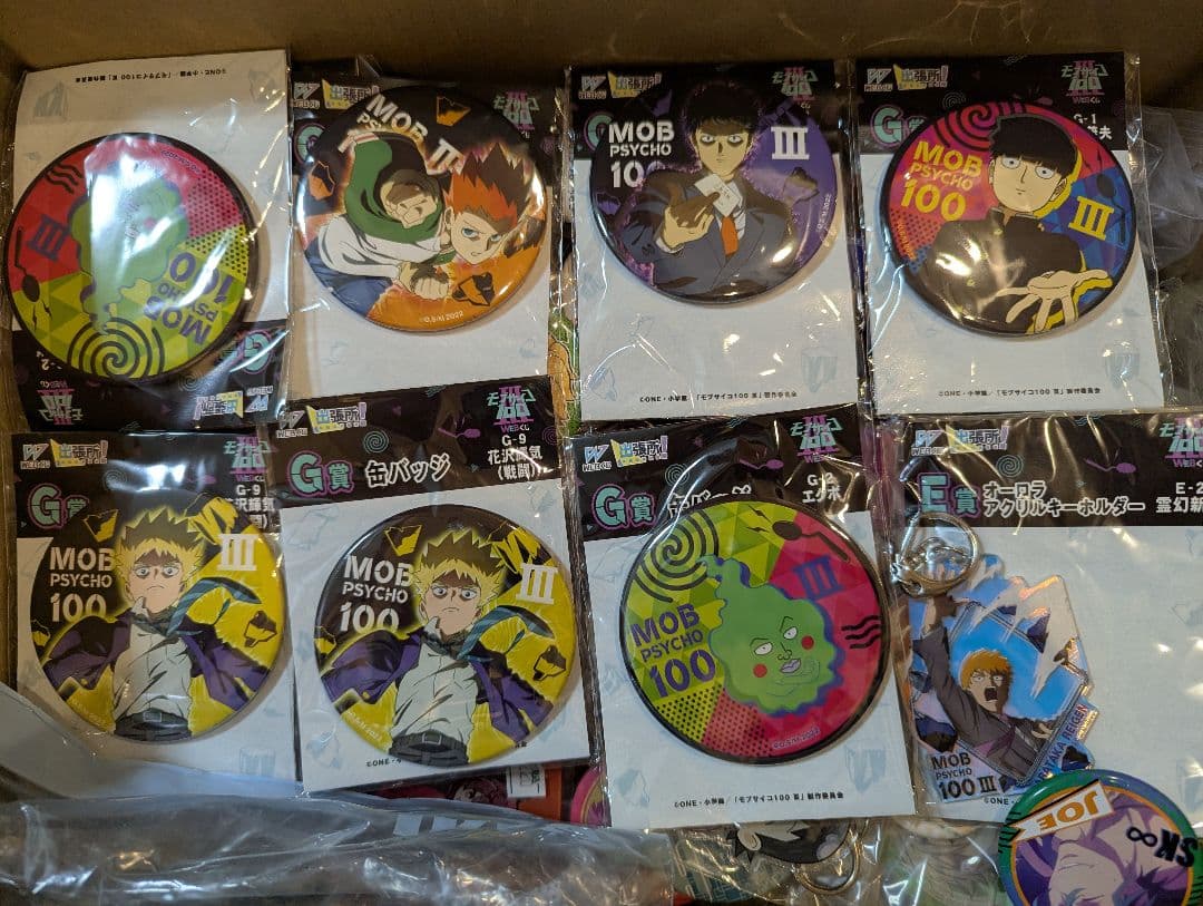 ７００点以上　１００サイズ　ノンジャンル　大量　缶バッジ　アクスタ　まとめ売り