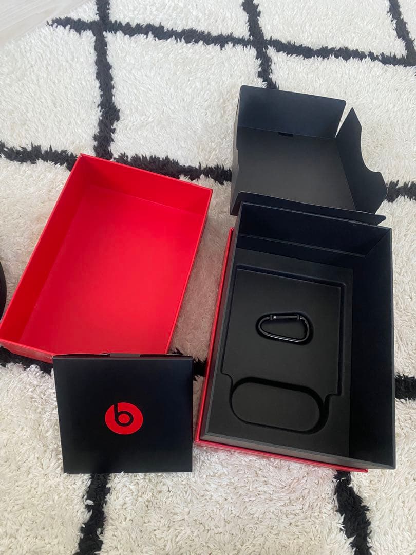 Beats solo2 赤色 ヘッドフォン