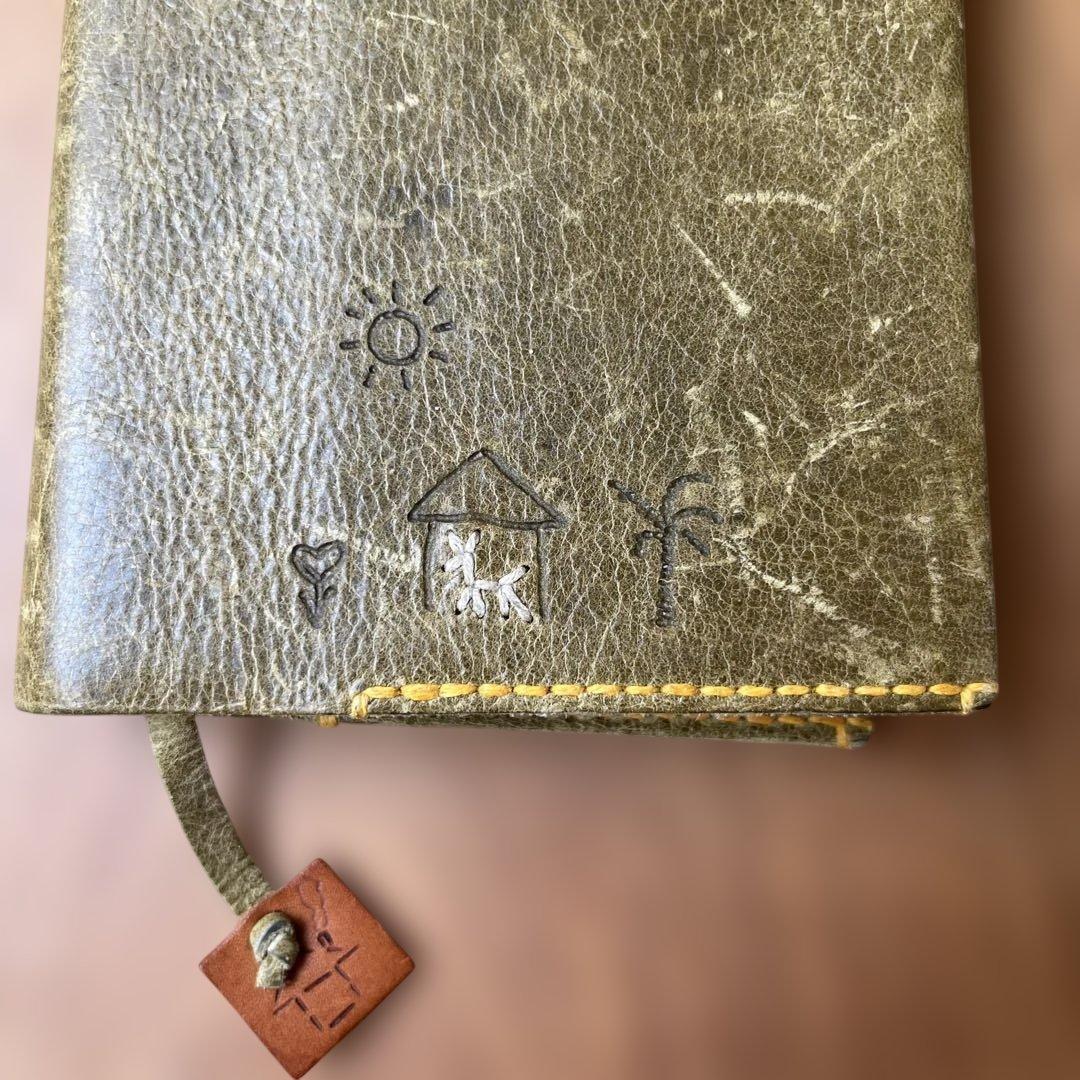 アンリークイール 文庫本カバー オリーブ レザー 刺繍