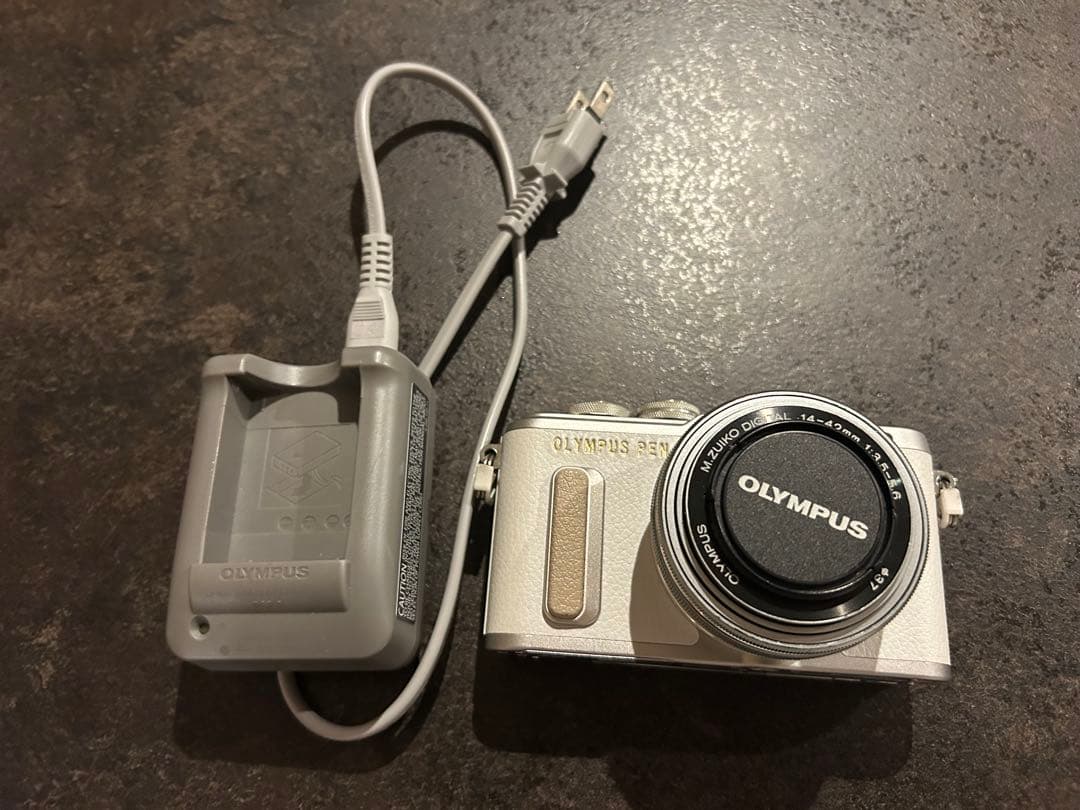 OLYMPUS　E-PL8 ホワイト【レンズなし】