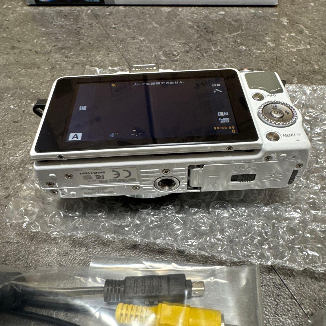 美品　OLYMPUS ミラーレス一眼 ホワイト E-PL3