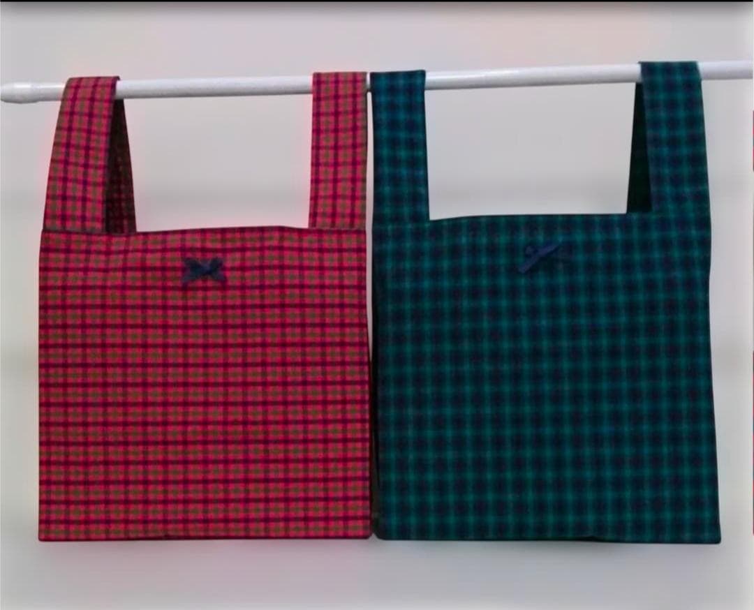 ファミリアチェックハンドメイド　マルチバッグ　レジバック 小さく纏めれる鞄