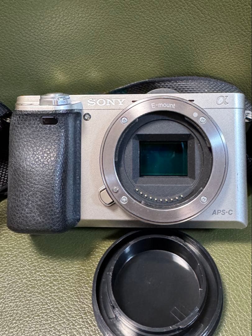SONY α 6000一眼レフのミラーレスカメラ