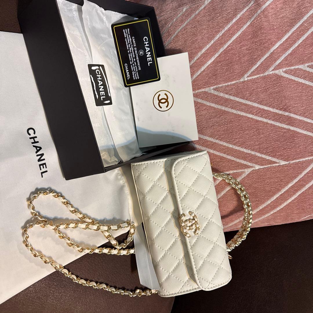 CHANEL ノベルティキルティングホワイトバッグ