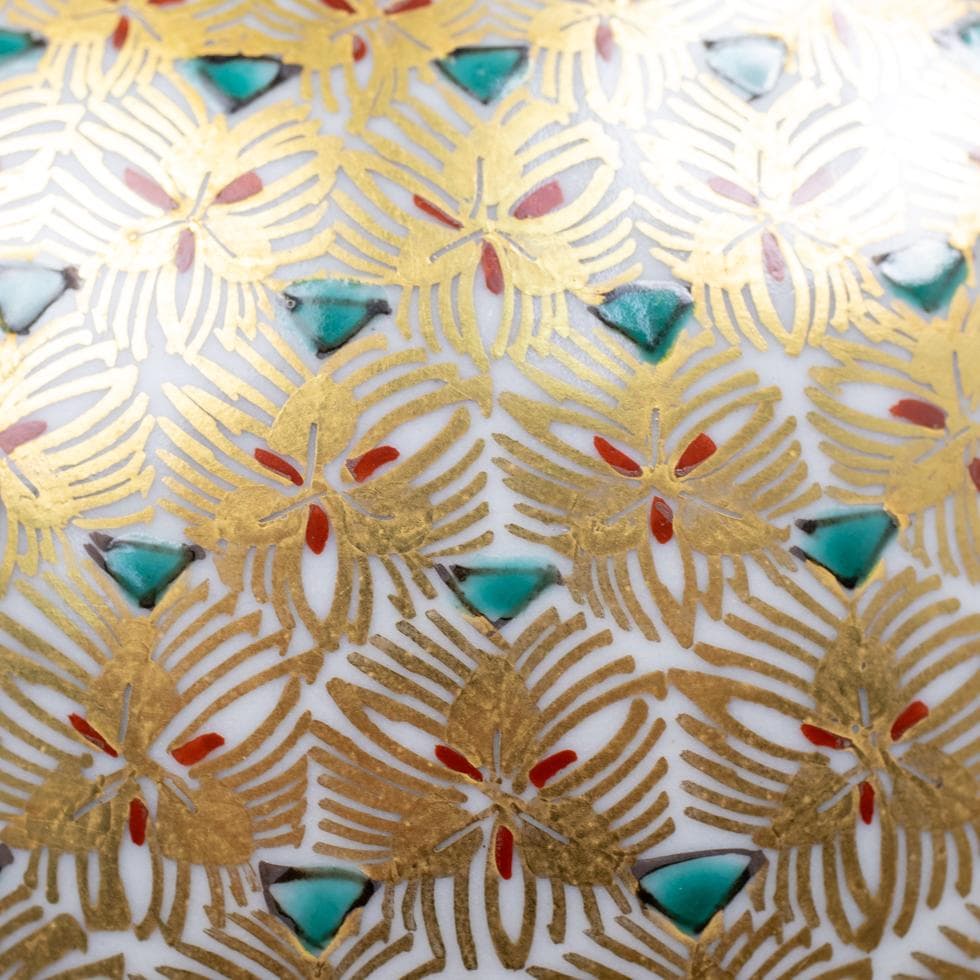 北出星光 色絵金襴手 瑞花文 飾壷 共箱