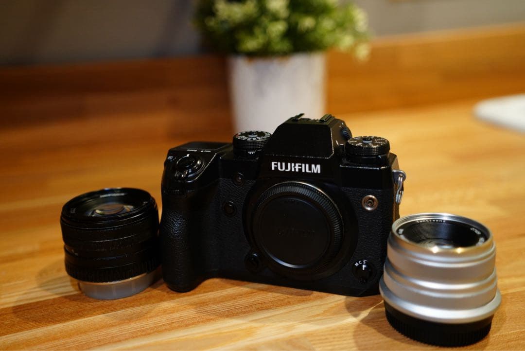 FUJIFILM X-H1 and単焦点レンズ35mm25mm2本付き