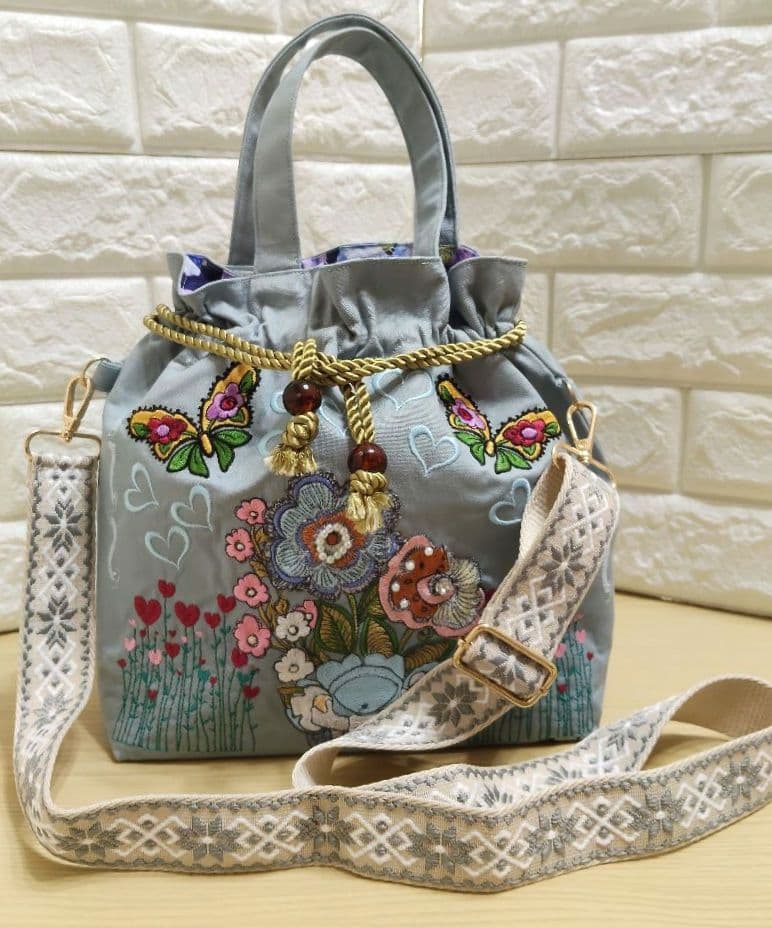 ロラライハリス　刺繍　巾着　ショルダーバッグ　2WAY　帆布　ハンドメイド