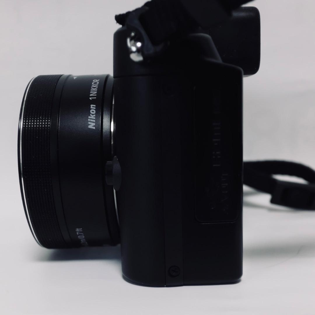Nikon 1 V1 ミラーレスカメラ 本体と10-30 VRズームレンズセット