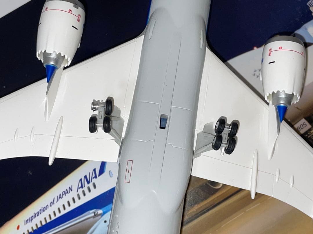 ボーイング B787-8 ANA 1/200 JA805A 主翼空中姿勢 訳あり