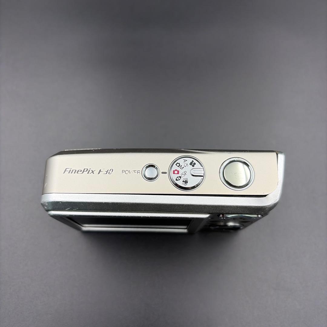 FUJIFILM FINEPIX F30 シルバー コンパクトデジタルカメラ