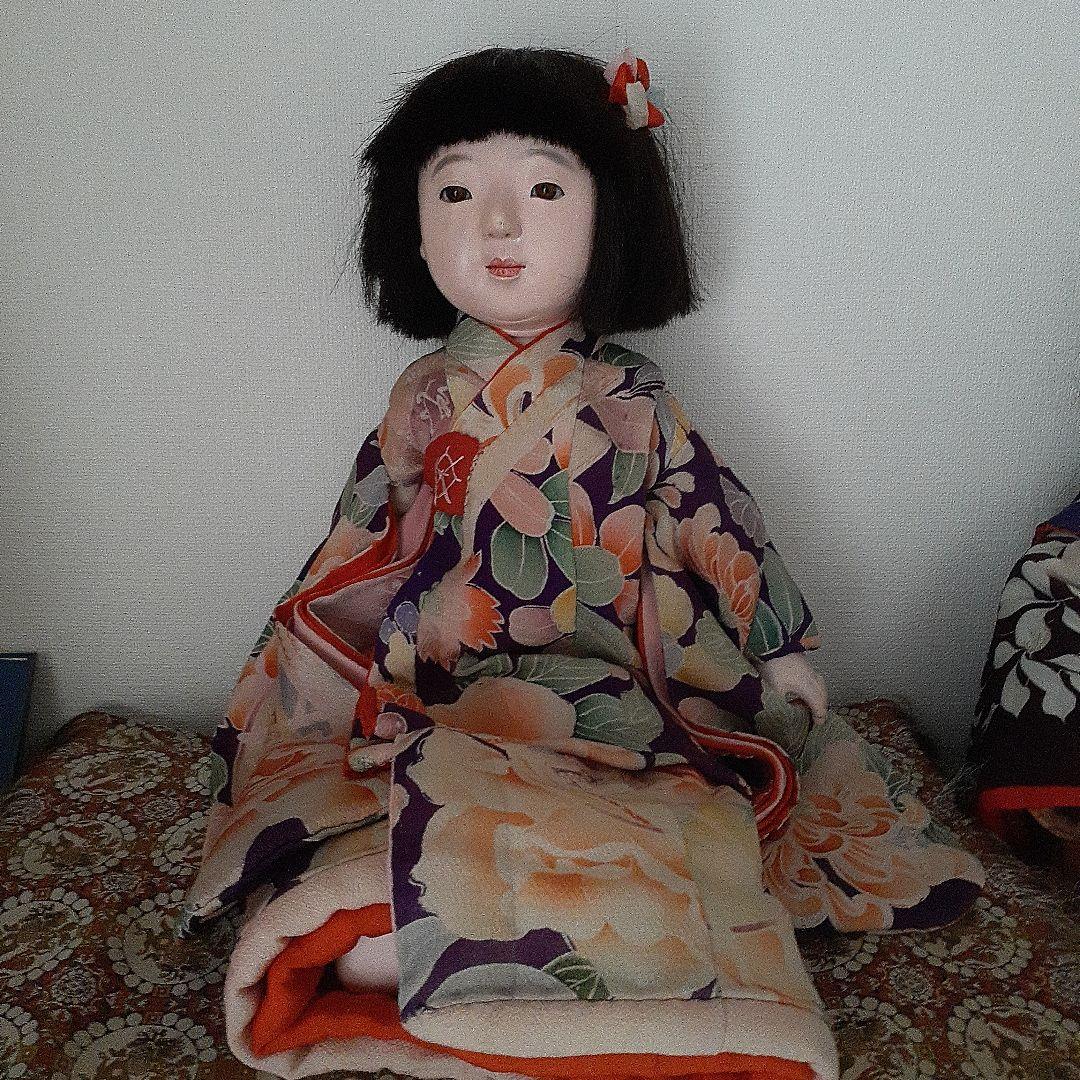 伝統的な市松人形 多色の花柄着物　難あり