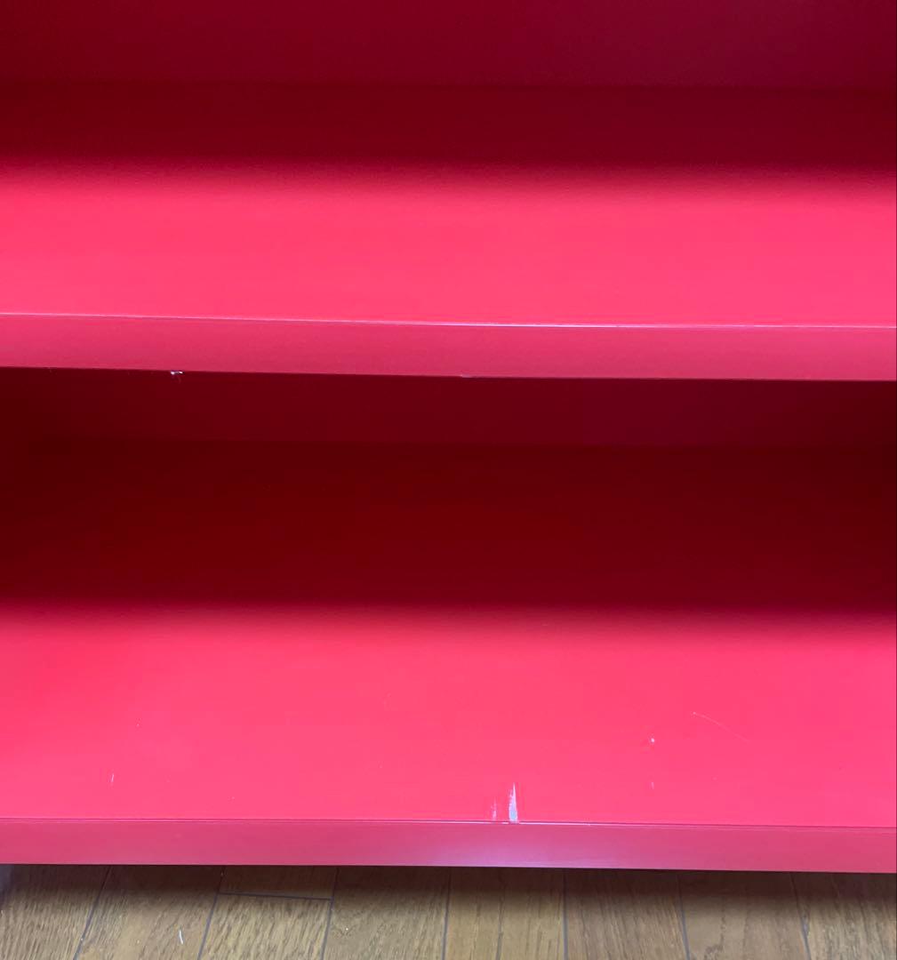 赤と白の二重扉キャビネット