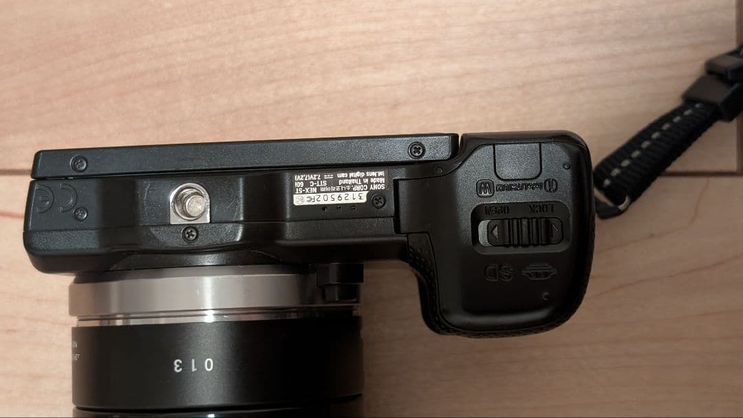 SONY NEX-5T本体、標準レンズ、SIGMA19mmF2.8 のセット