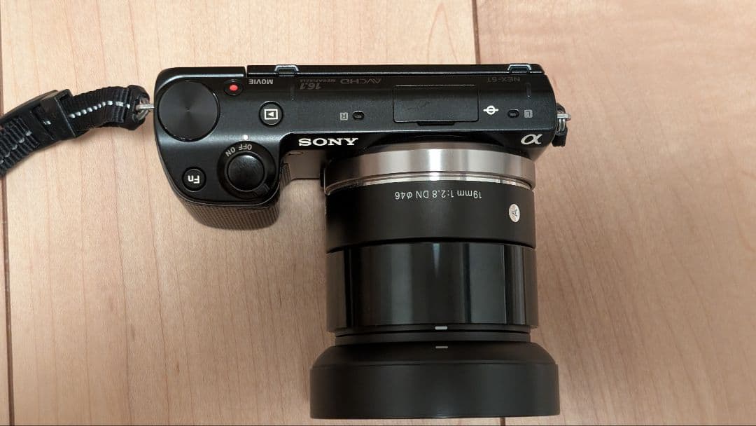 SONY NEX-5T本体、標準レンズ、SIGMA19mmF2.8 のセット