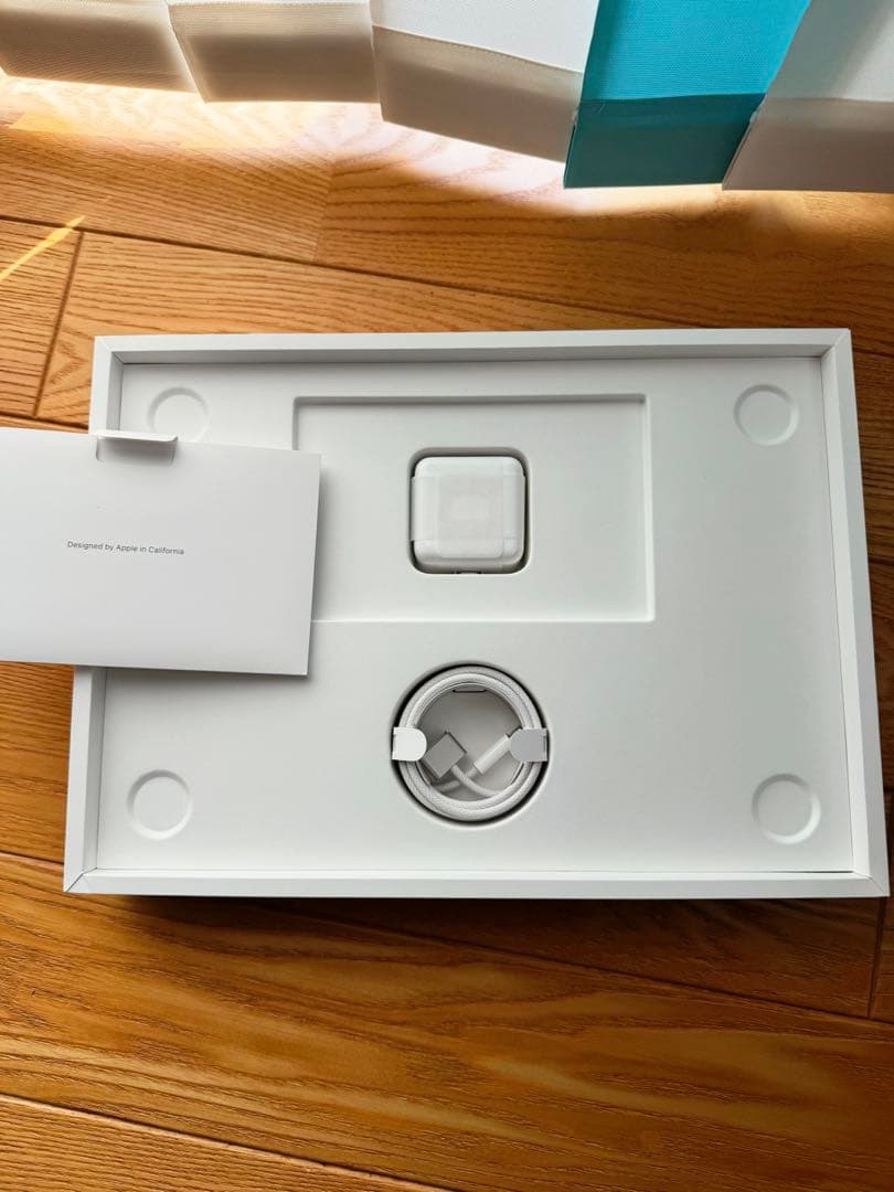 MacBook Air M3 13インチ / 512GBスターライト