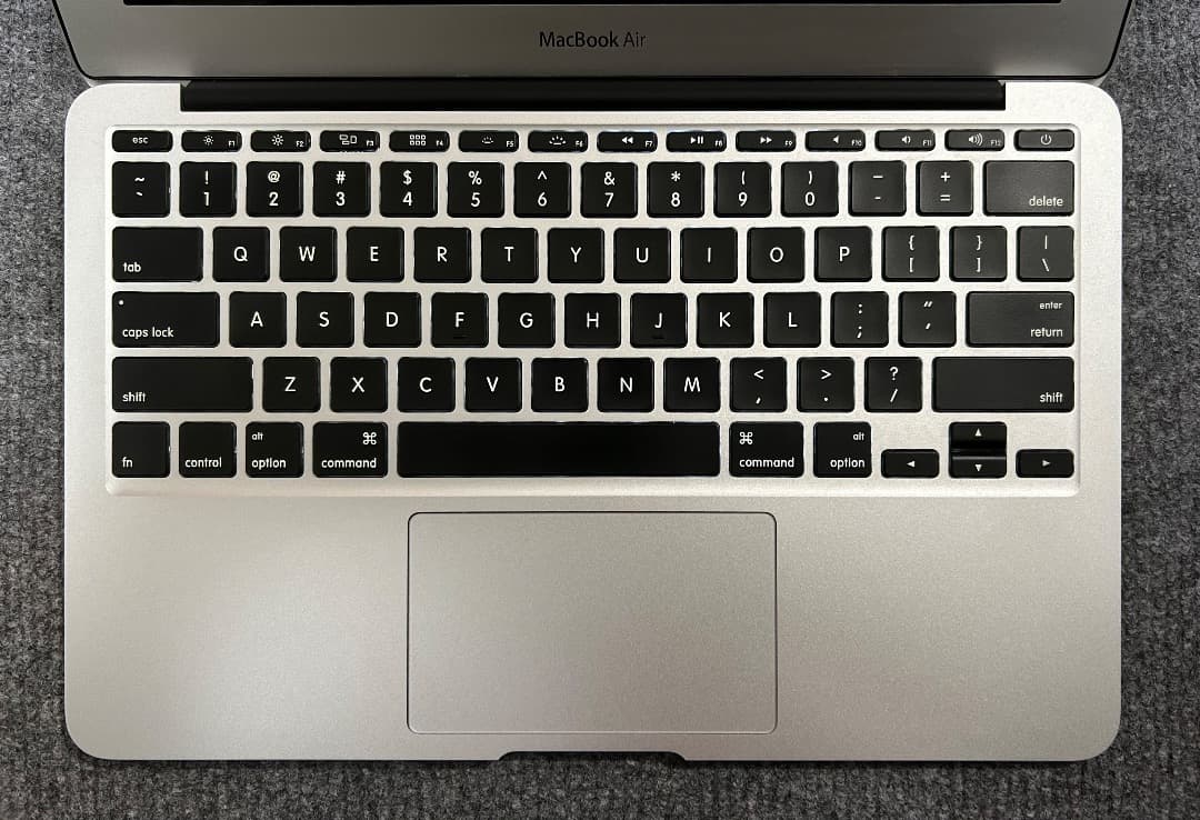 MacBook Air Corei7 1.7Ghz 8Gb 11インチ USキー