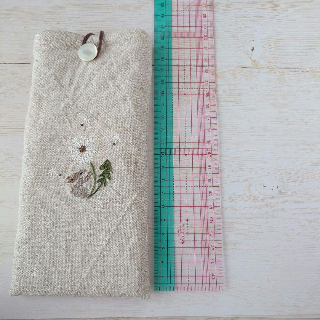 手刺繍入　貝ボタン付き メガネケース/ペンケース【うさこと綿毛】