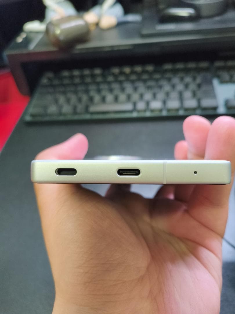 SHARP AQUOS R9 12GB/256GB SIMフリー　ケース2点