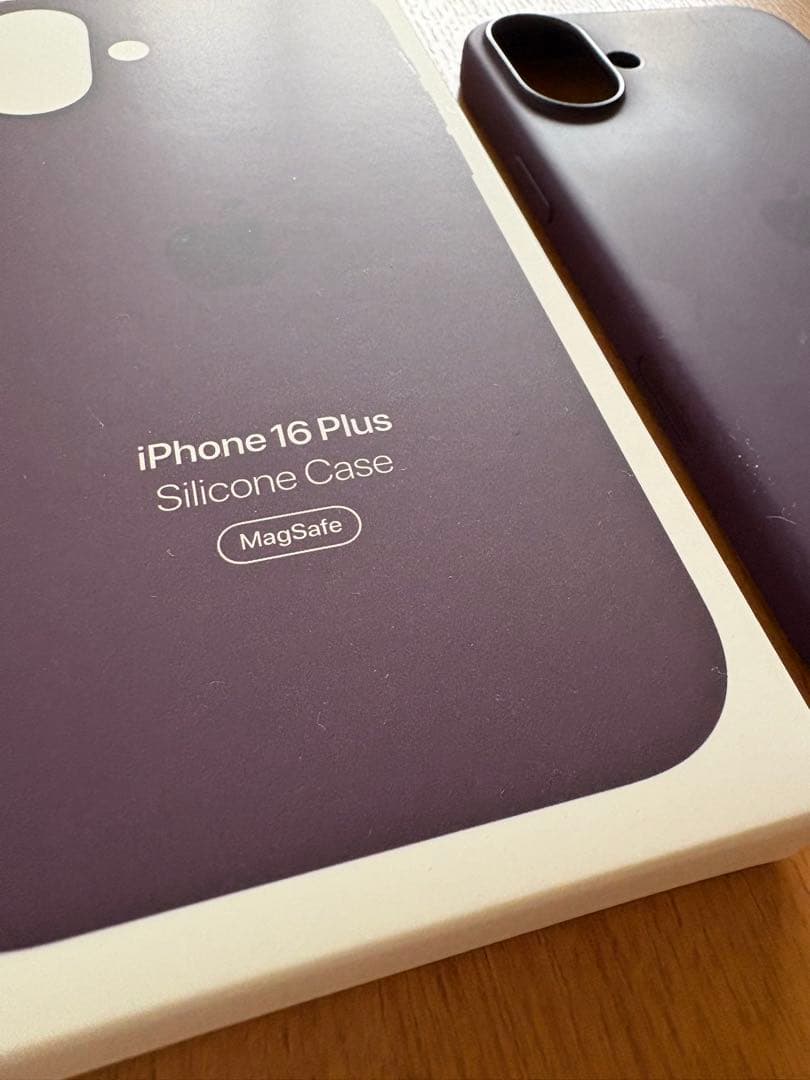 純正 MagSafe対応 iPhone 16シリコーンケースープラム