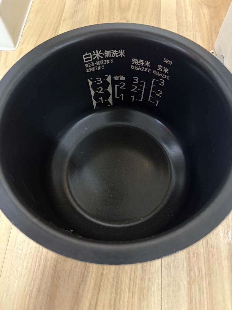 Mitsubishi NJ-SEA06-W炊飯器 ホワイト